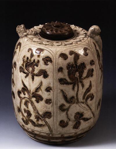 Schenkkan versierd met lotusbloemen, Dai La (Hanoi), Vietnam, Ly-dynastie, steengoed, Zuidoost-Azië,