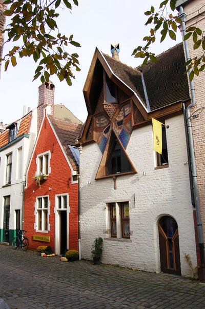 Huis-museum-galerie van Frank Steyaert in de Tinnenpotstraat in Gent