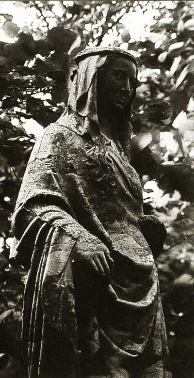Het door Griet Dobbels in frietvet gemaakte beeld van de Maagd Maria op de tentoonstelling 'Beelden Buiten Tielt'. Foto: C. Neerman 