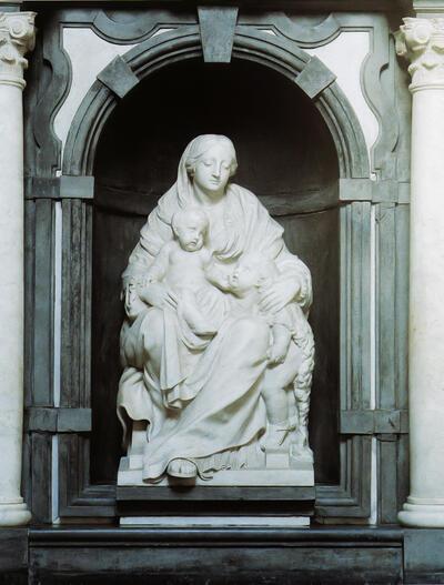 Maria met het Kind en de heilige Johannes, ca. 1675, marmer, 120 cm. Modave, Sint-Martinuskerk. Lucas Faydherbe
