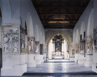De begijnhofkerk te Sint-Truiden. muurschildering